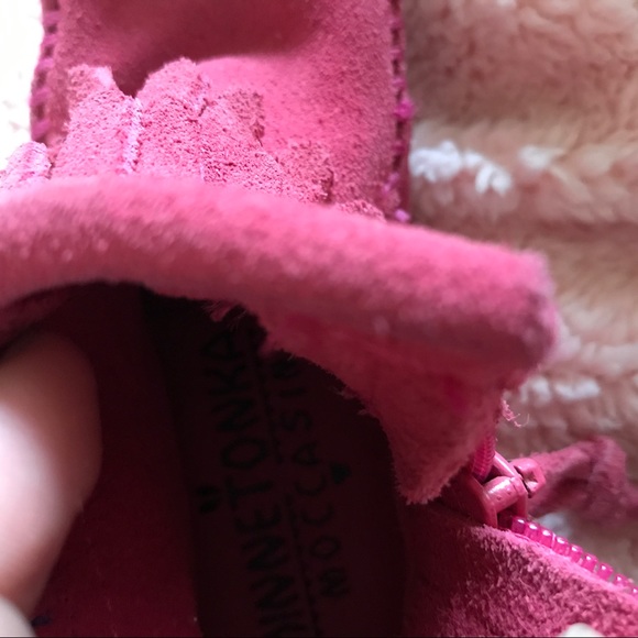 Toddler fringe Minnetonka booties - Picture 6 of 6